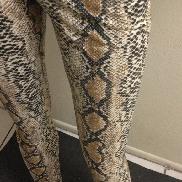 Daisy snakeskin body with open v-neck lining open breast size medium - Picture 8 of 12